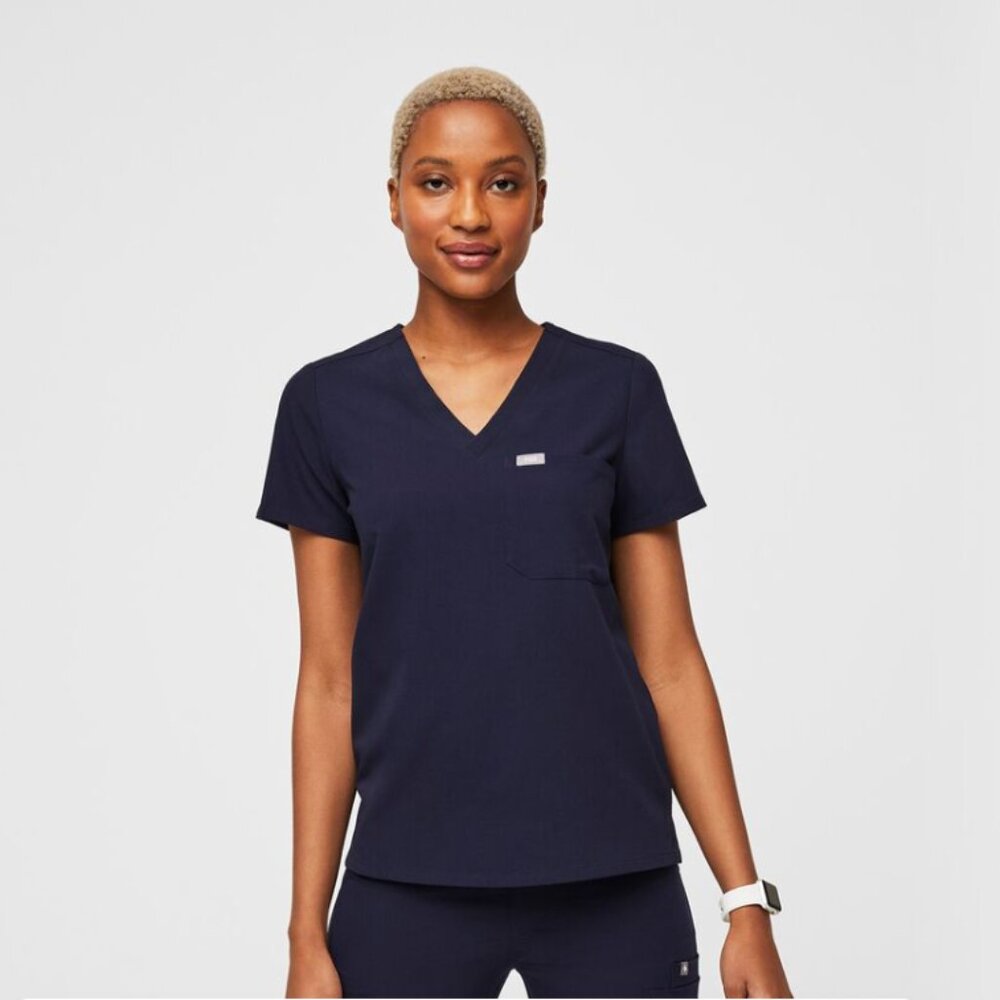 Figs Catrina Scrub Top in Navy, size Medium